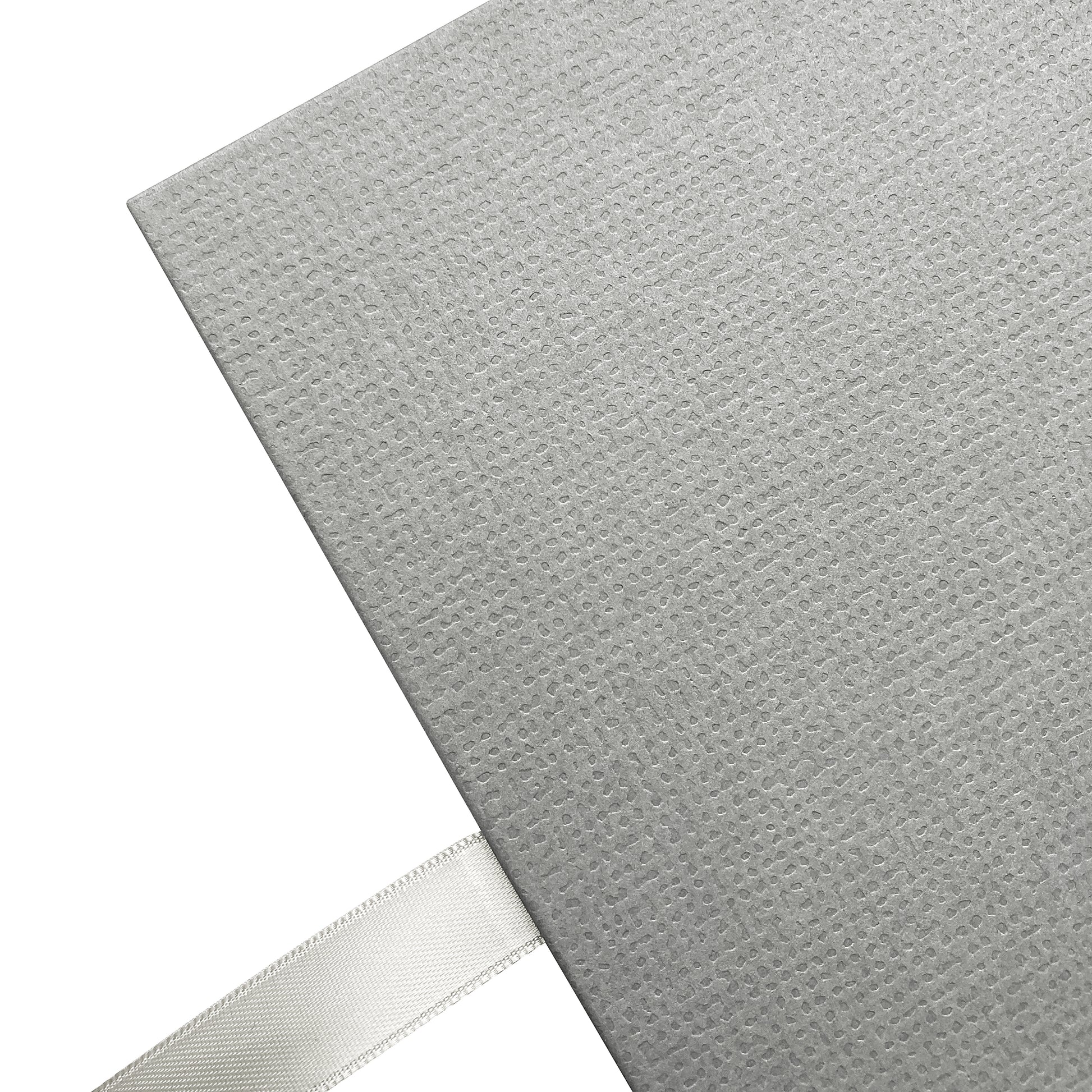 A beautifully crafted grey Goldbuch leporello featuring a charming light grey bow.