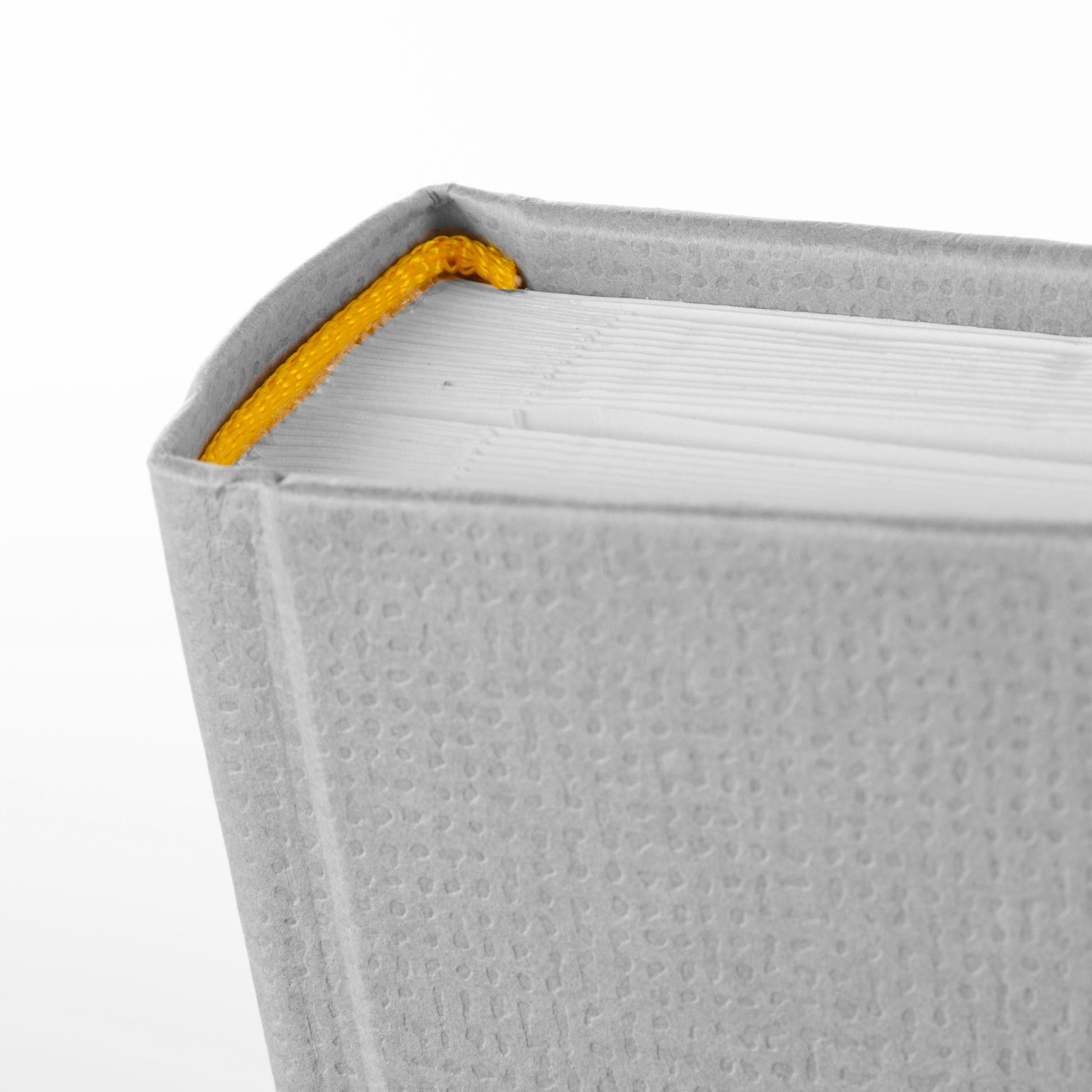 A stylish light grey Goldbuch photo album with a luxurious design, perfect for preserving cherished memories. Detailed corner.