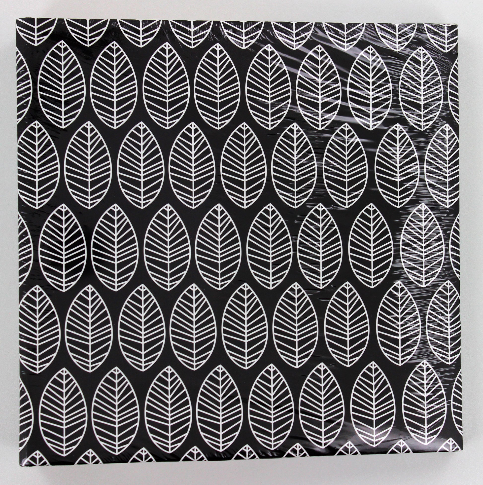 A Hama photo album with an elegantly presented white and black leaf pattern.