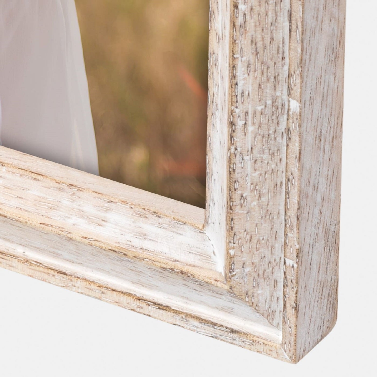 A ZEP natural color frame featuring a touching photograph of a mother and her daughter, capturing a special moment.