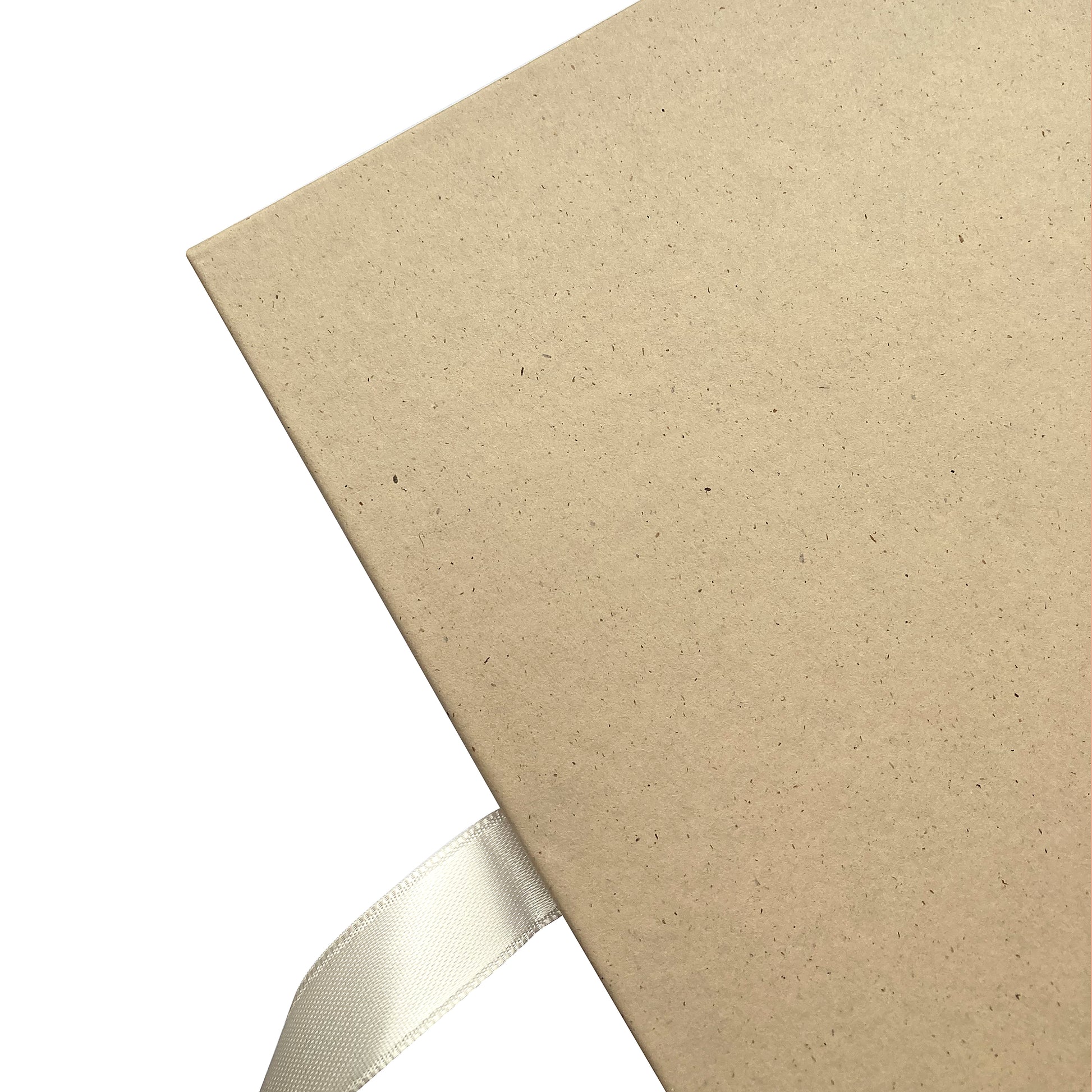 A beautifully crafted light brown Goldbuch leporello featuring a charming light brown bow.