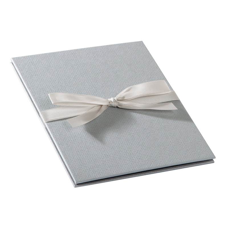  A beautifully crafted grey Goldbuch leporello featuring a charming light grey bow.