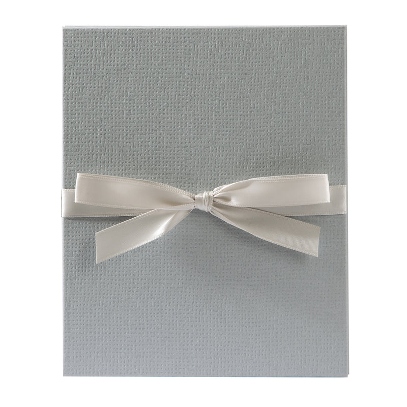  A beautifully crafted grey Goldbuch leporello featuring a charming light grey bow.