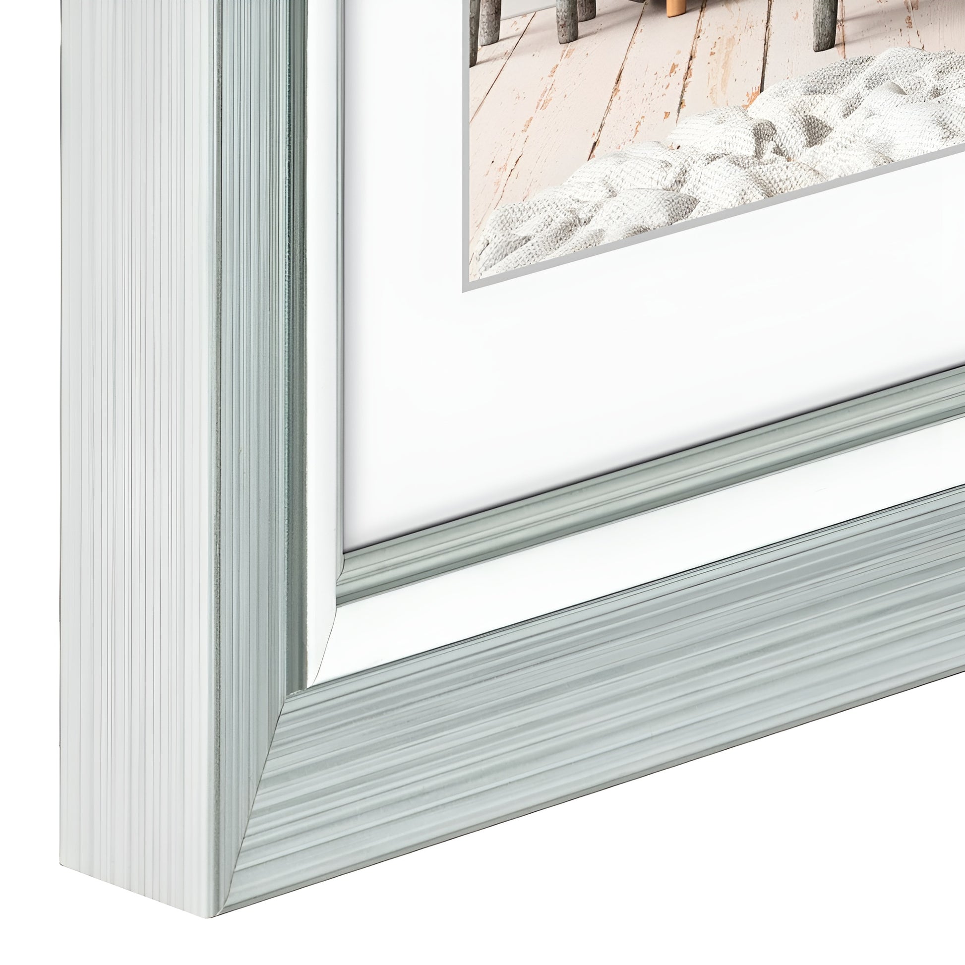 A detailed Hama photo frame highlighting its elegant style and quality.