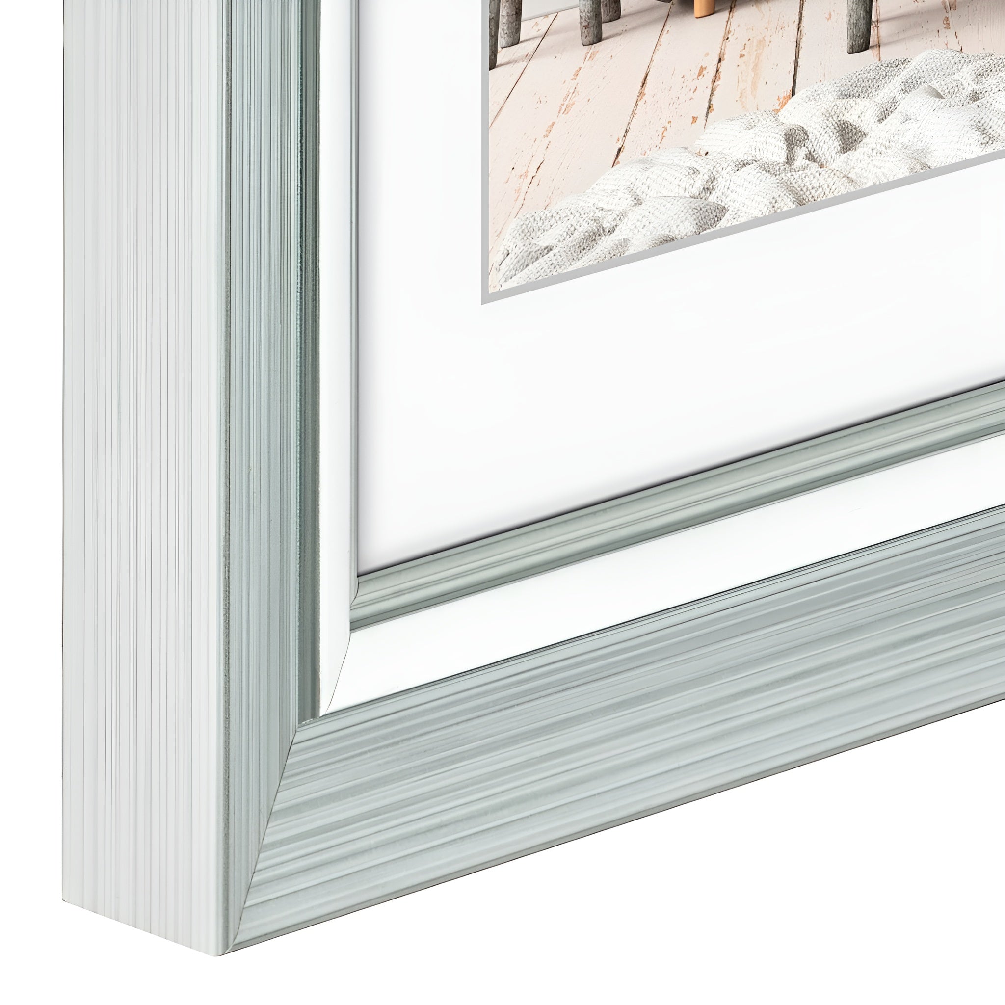 A detailed Hama photo frame highlighting its elegant style and quality.