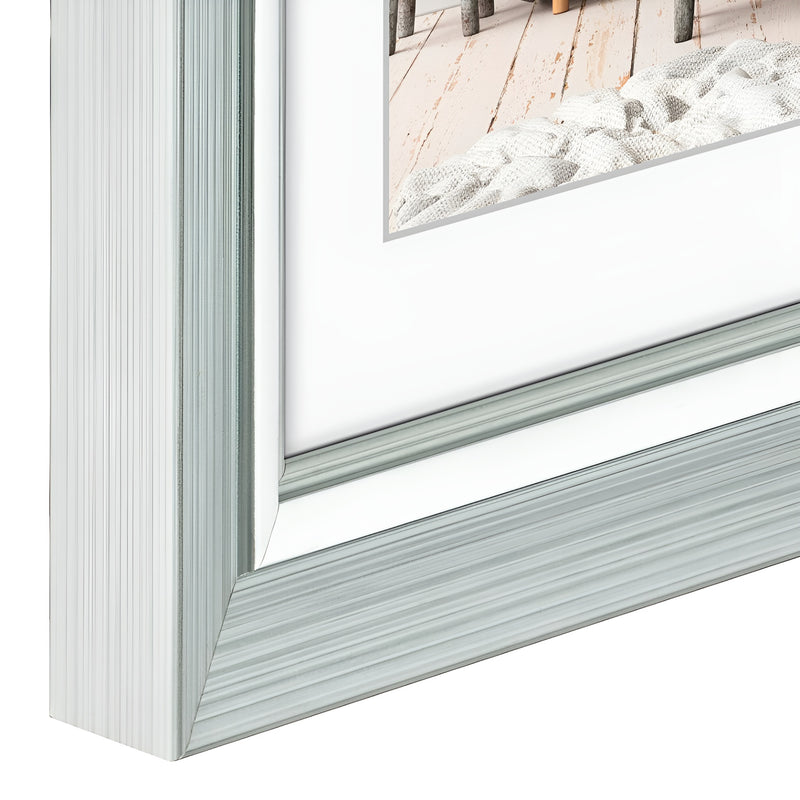 A detailed Hama photo frame highlighting its elegant style and quality.
