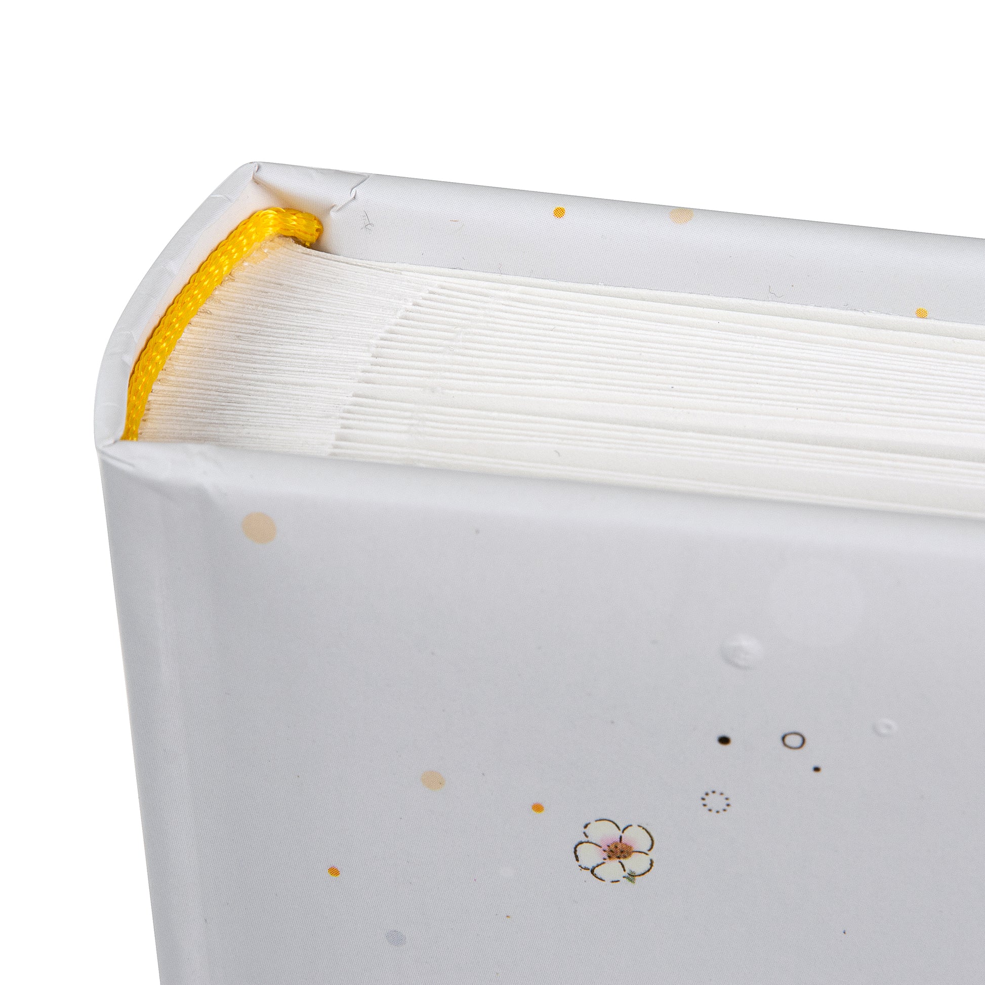 A white Goldbuch photo album adorned with a picture of two bicycles alongside vibrant flowers. Detailed corner.
