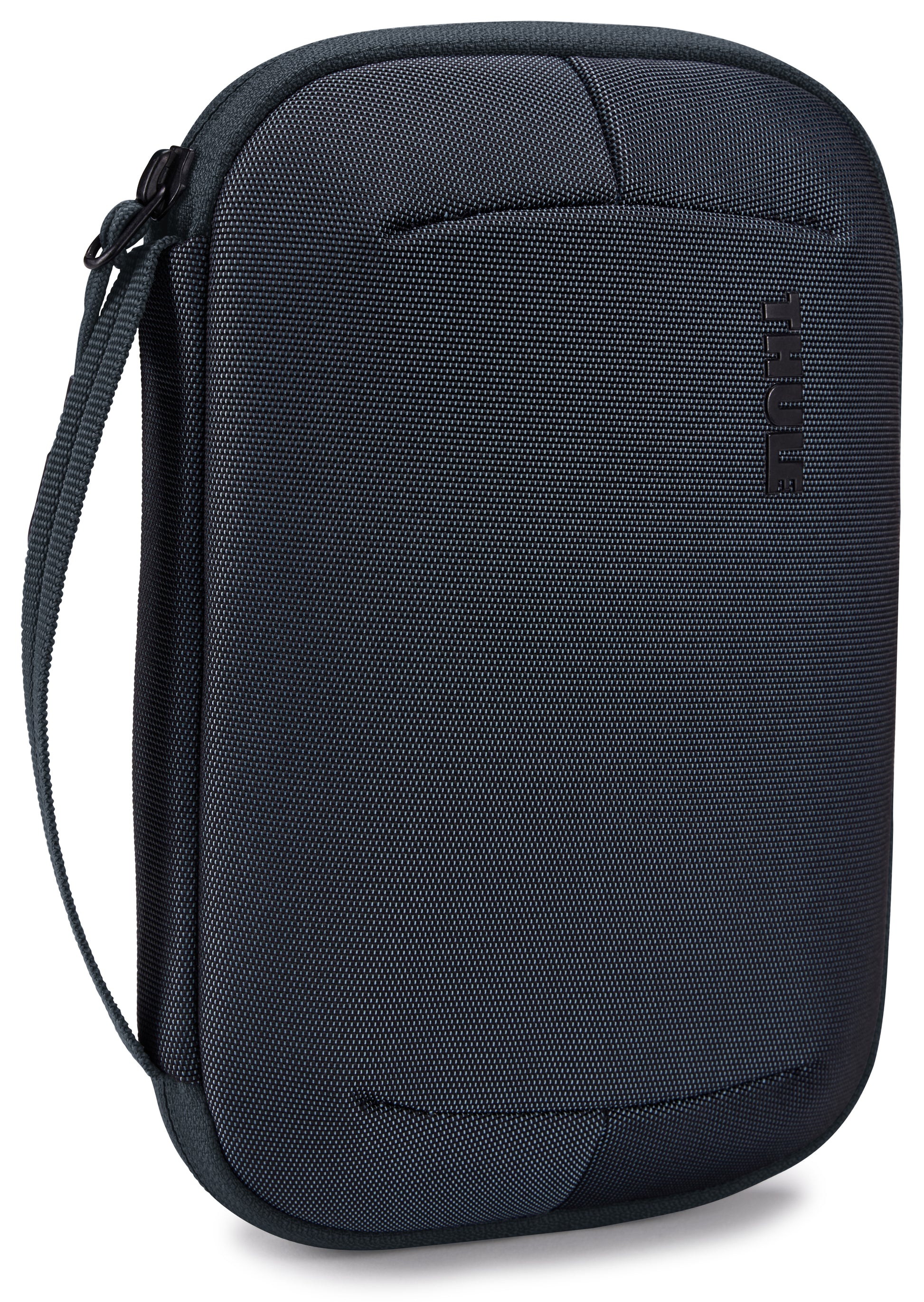 Versatile Thule PowerShuttle case, provides storage for chargers, cords, small electronics and other items, quick access to gear and a comfortable carry in any environment.