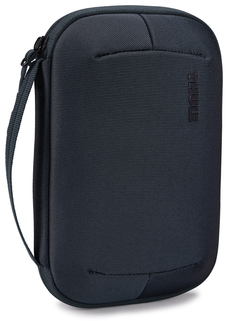 Versatile Thule PowerShuttle case, provides storage for chargers, cords, small electronics and other items, quick access to gear and a comfortable carry in any environment.