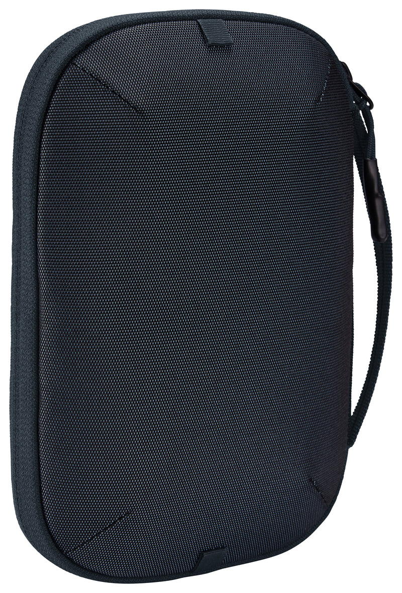 Versatile Thule PowerShuttle case, provides storage for chargers, cords, small electronics and other items, quick access to gear and a comfortable carry in any environment.