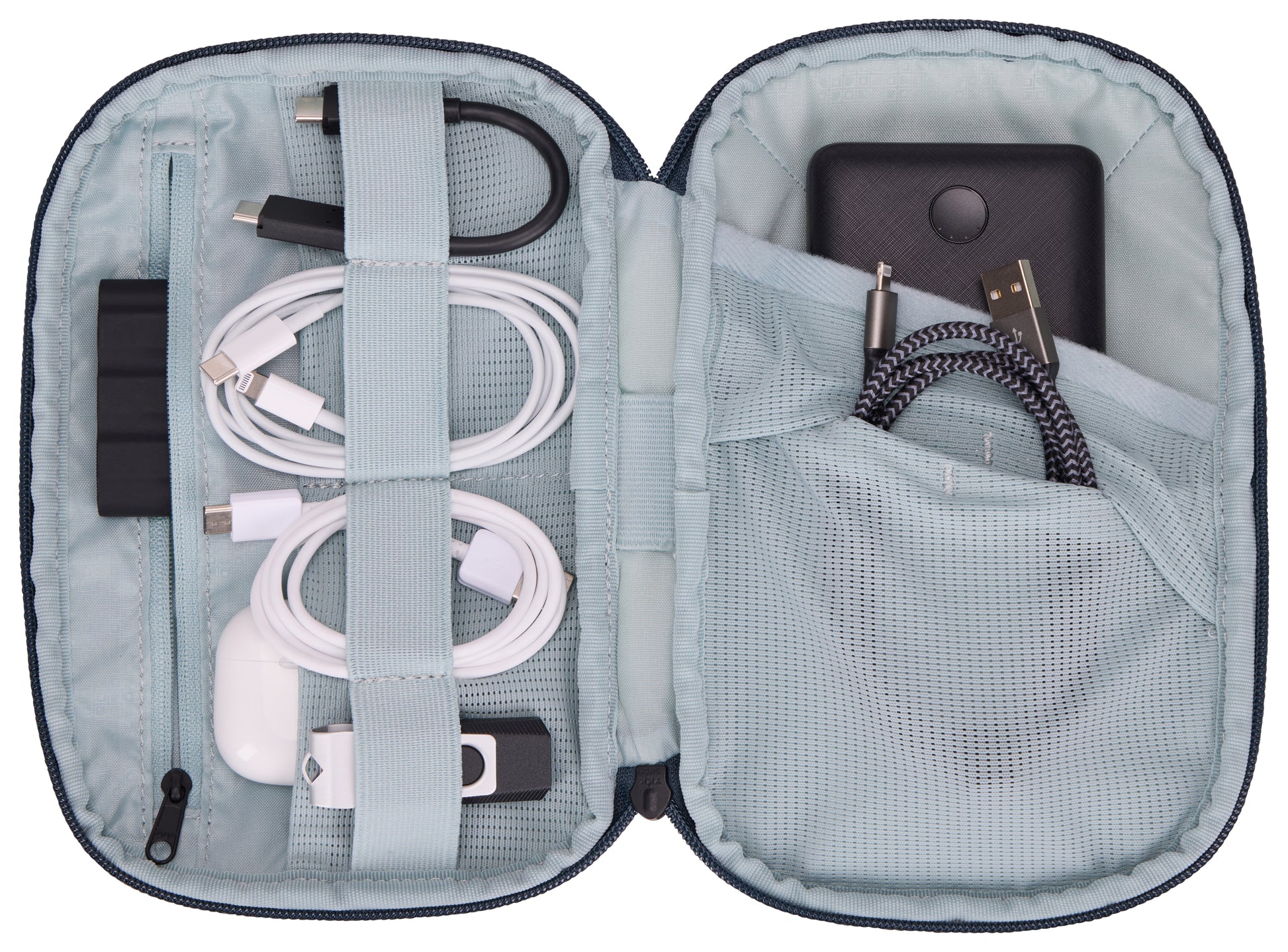 Versatile Thule PowerShuttle case, provides storage for chargers, cords, small electronics and other items, quick access to gear and a comfortable carry in any environment.