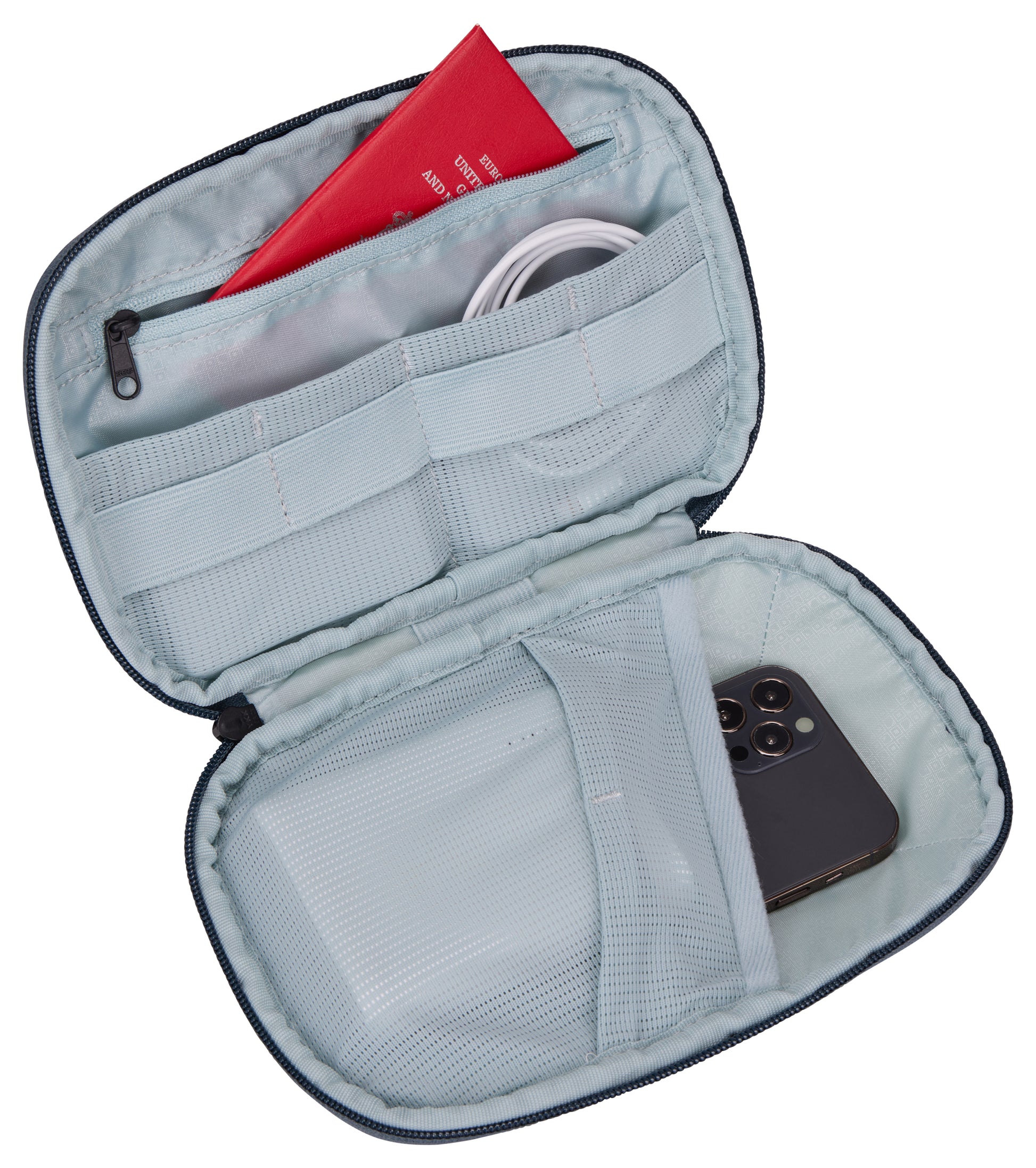 Versatile Thule PowerShuttle case, provides storage for chargers, cords, small electronics and other items, quick access to gear and a comfortable carry in any environment.