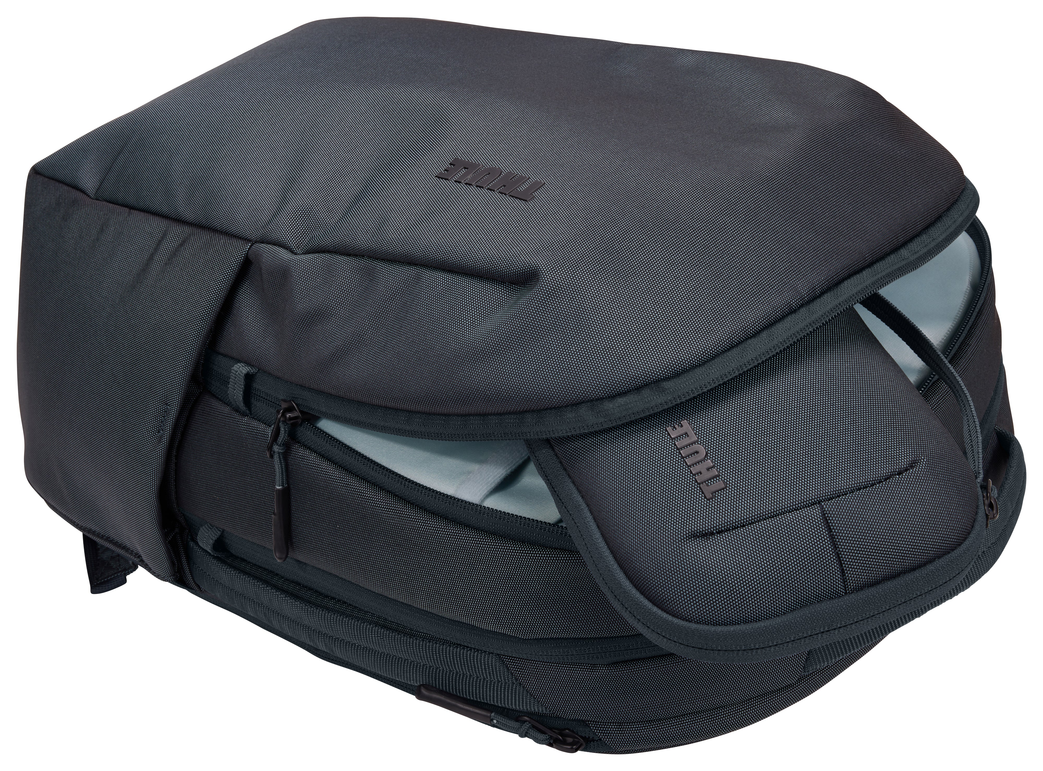 Versatile Thule PowerShuttle case, provides storage for chargers, cords, small electronics and other items, quick access to gear and a comfortable carry in any environment.