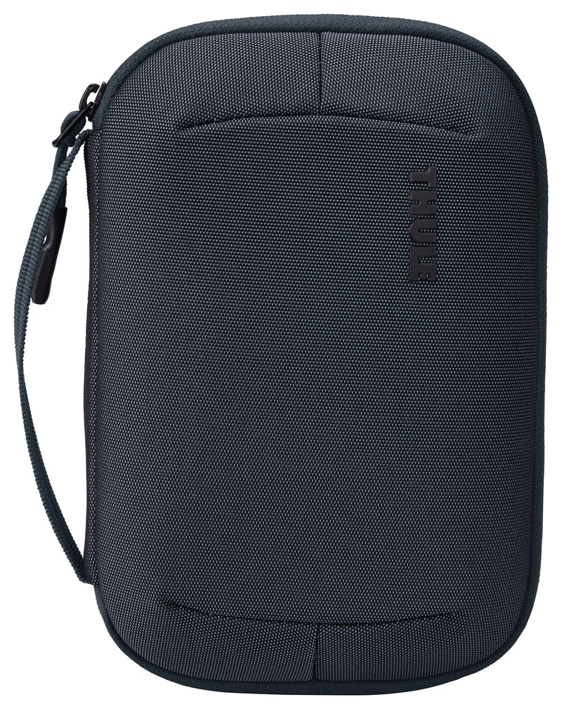 Versatile Thule PowerShuttle case, provides storage for chargers, cords, small electronics and other items, quick access to gear and a comfortable carry in any environment.
