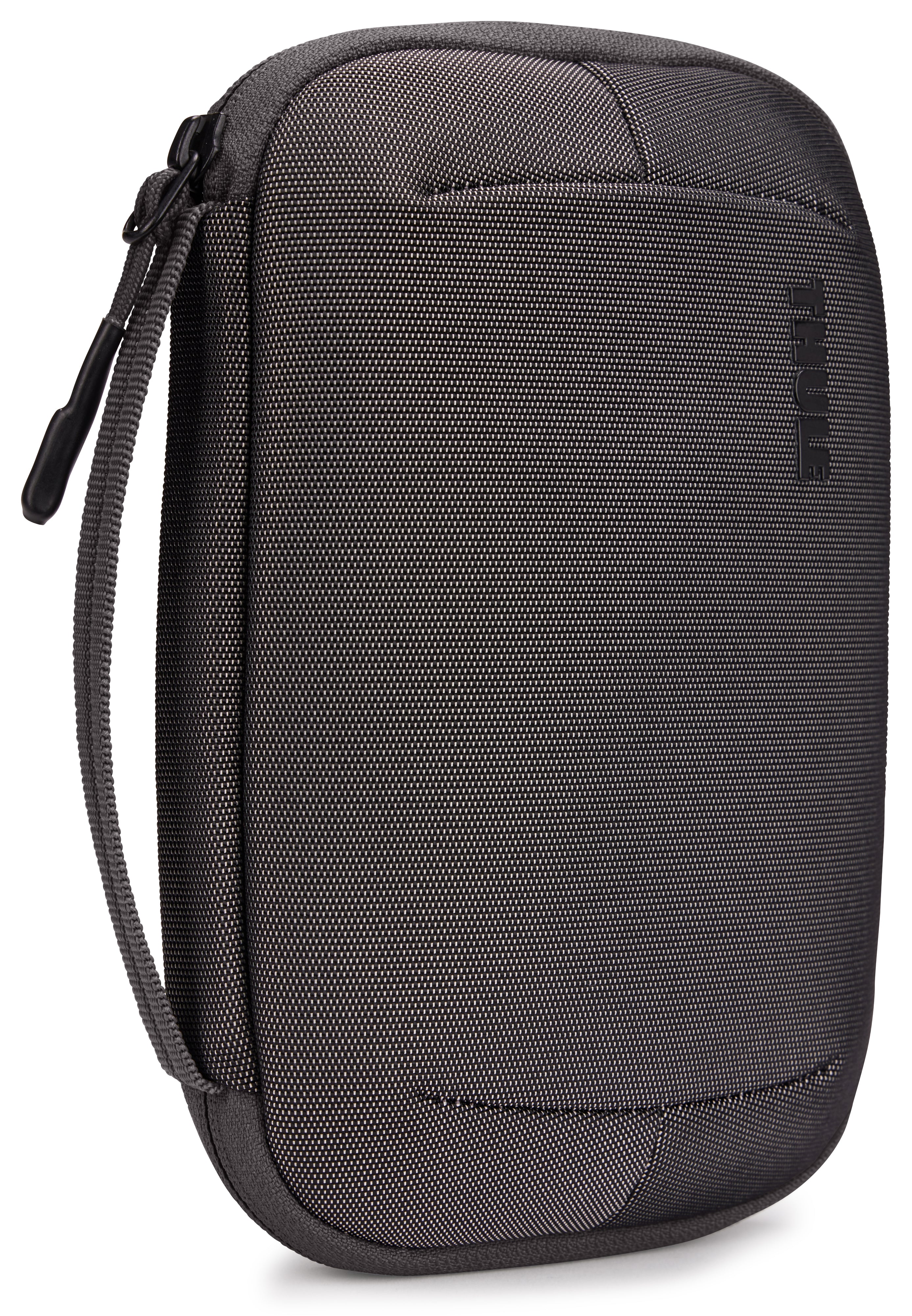 Versatile Thule PowerShuttle case, provides storage for chargers, cords, small electronics and other items, quick access to gear and a comfortable carry in any environment.