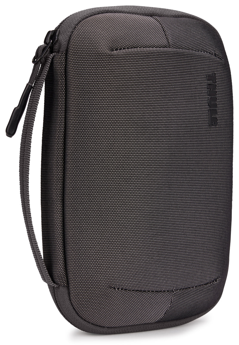 Versatile Thule PowerShuttle case, provides storage for chargers, cords, small electronics and other items, quick access to gear and a comfortable carry in any environment.