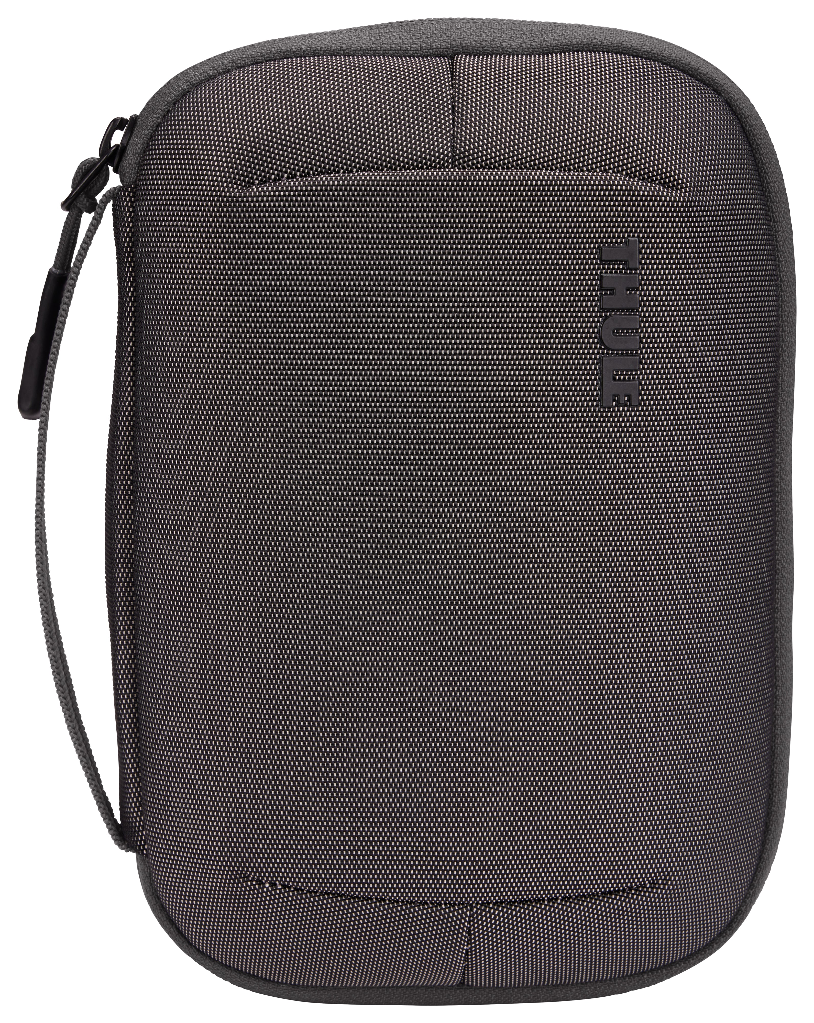 Versatile Thule PowerShuttle case, provides storage for chargers, cords, small electronics and other items, quick access to gear and a comfortable carry in any environment.