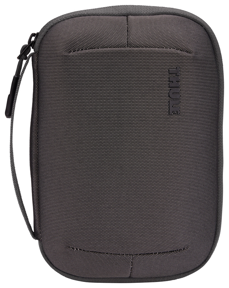 Versatile Thule PowerShuttle case, provides storage for chargers, cords, small electronics and other items, quick access to gear and a comfortable carry in any environment.