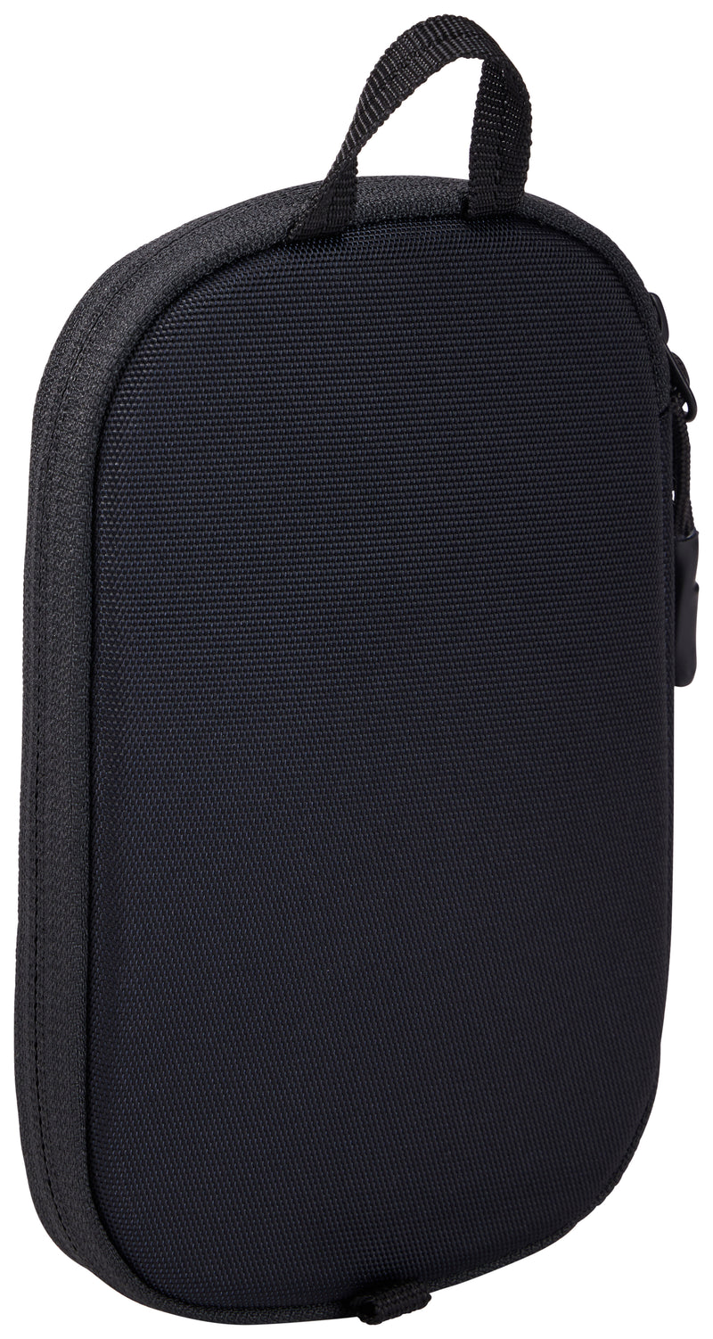 Versatile Thule PowerShuttle case, provides storage for chargers, cords, small electronics and other items, quick access to gear and a comfortable carry in any environment.