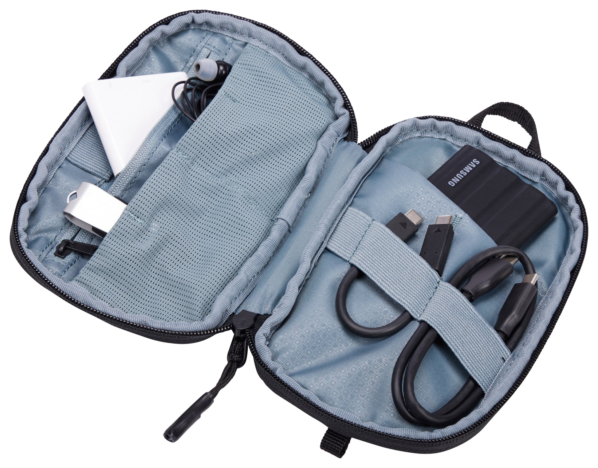 Versatile Thule PowerShuttle case, provides storage for chargers, cords, small electronics and other items, quick access to gear and a comfortable carry in any environment.