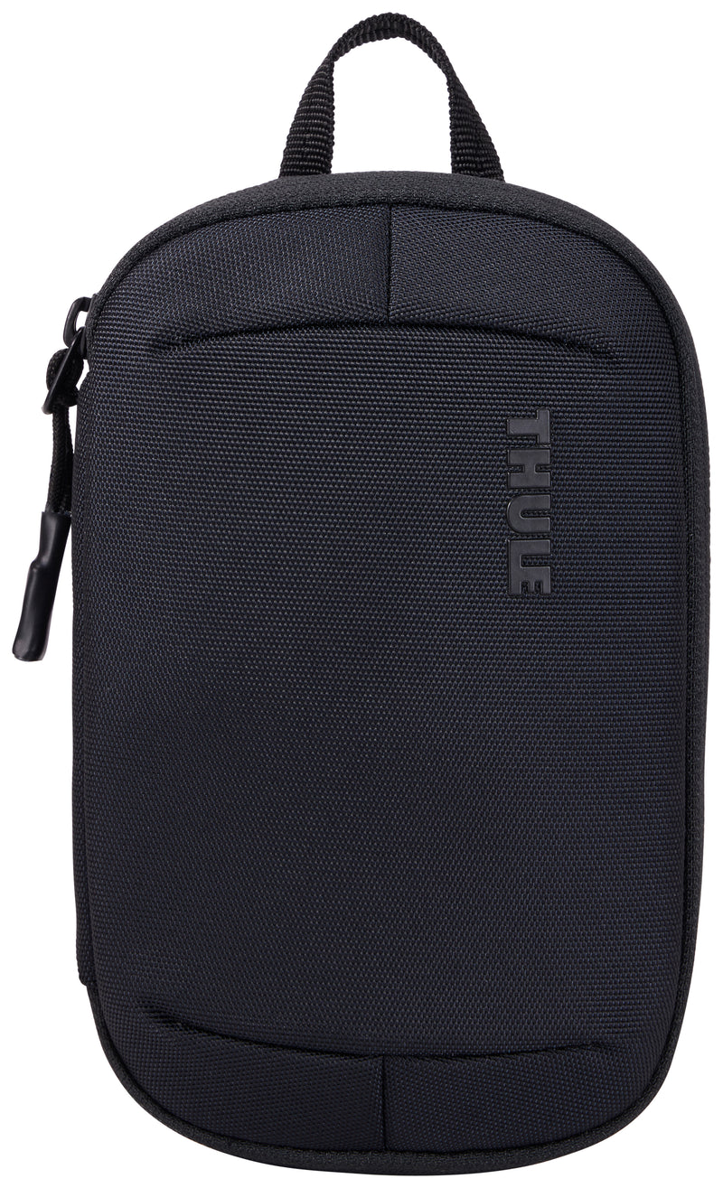 Versatile Thule PowerShuttle case, provides storage for chargers, cords, small electronics and other items, quick access to gear and a comfortable carry in any environment.