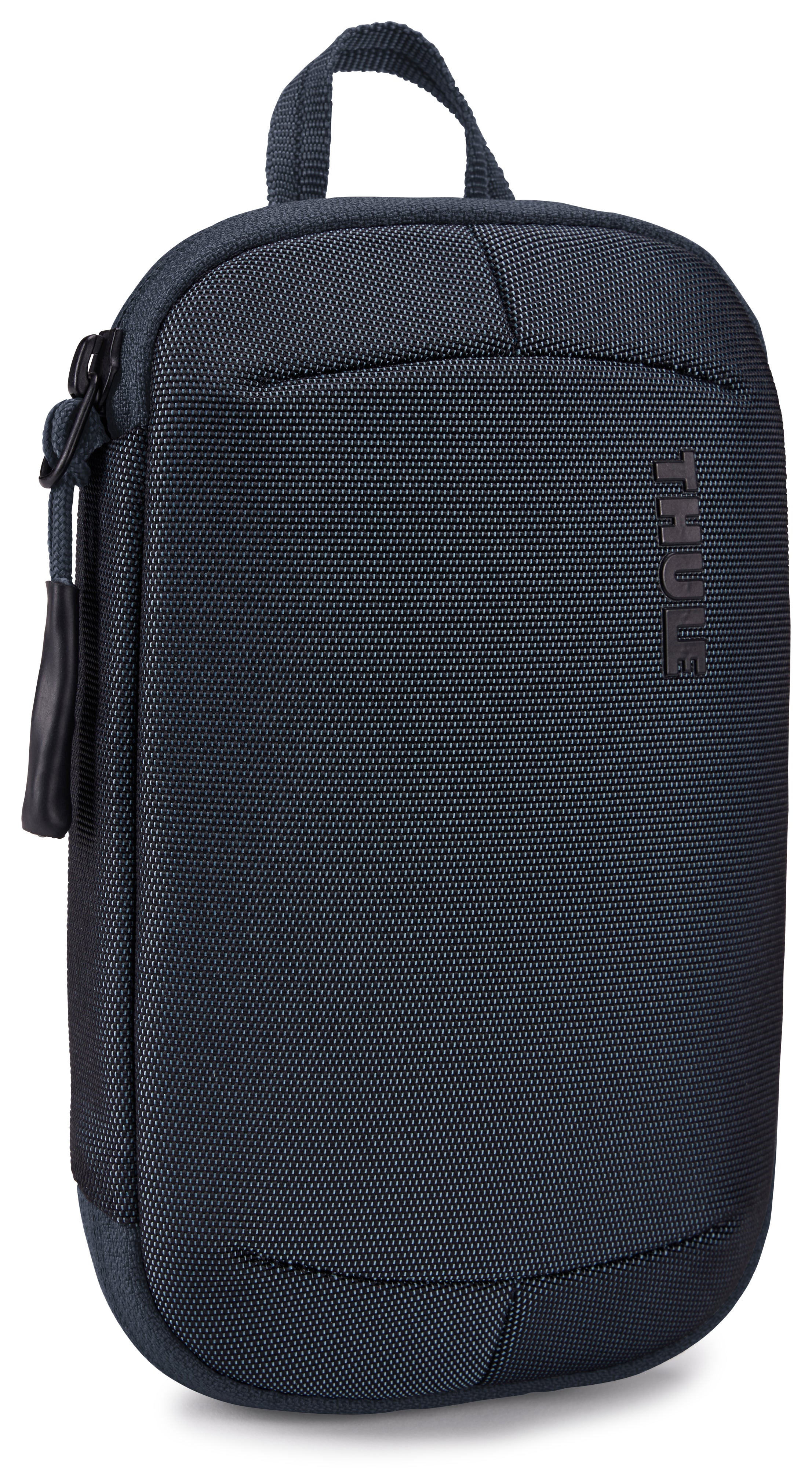 Versatile Thule PowerShuttle case, provides storage for chargers, cords, small electronics and other items, quick access to gear and a comfortable carry in any environment.