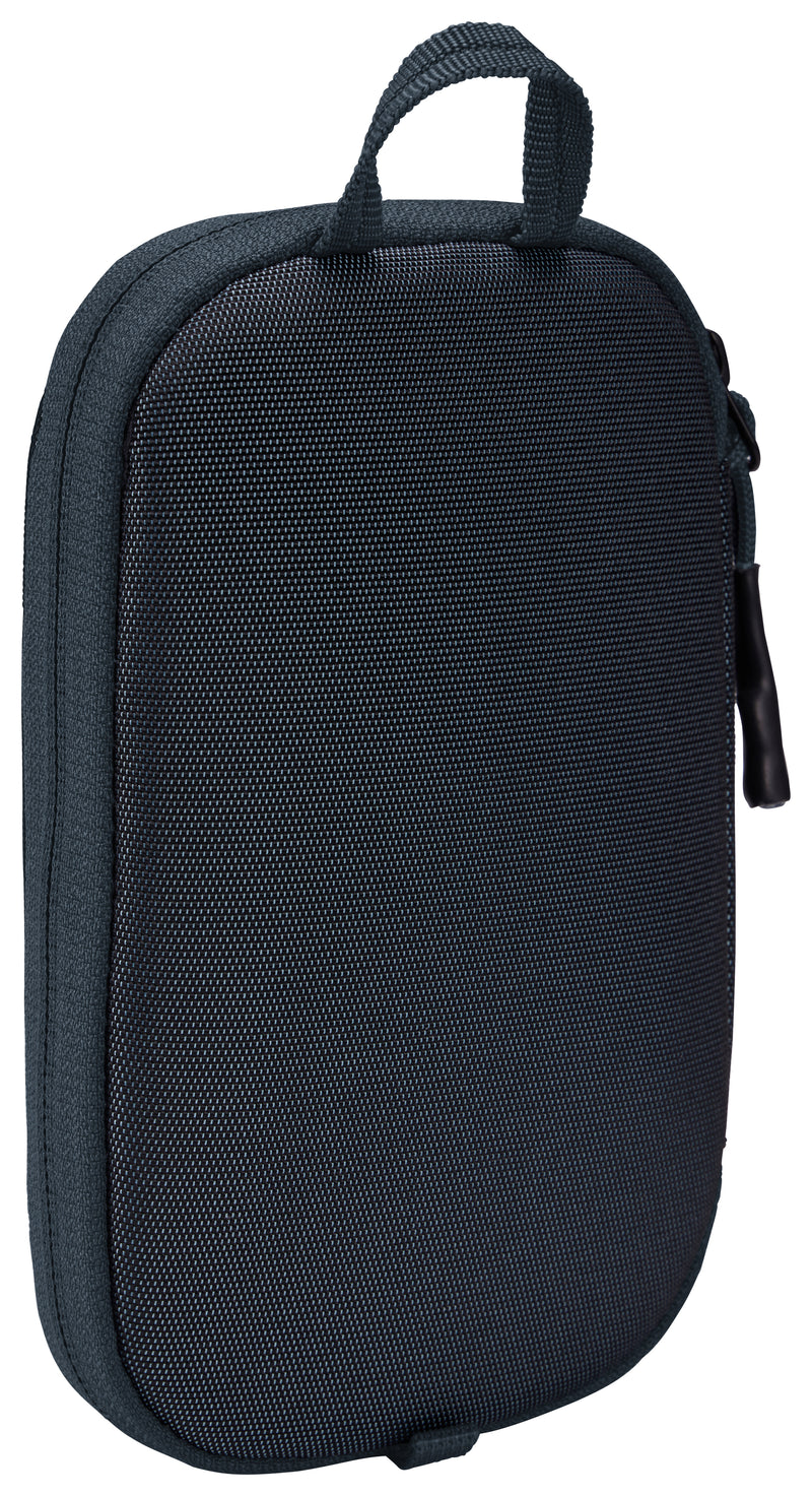 Versatile Thule PowerShuttle case, provides storage for chargers, cords, small electronics and other items, quick access to gear and a comfortable carry in any environment.