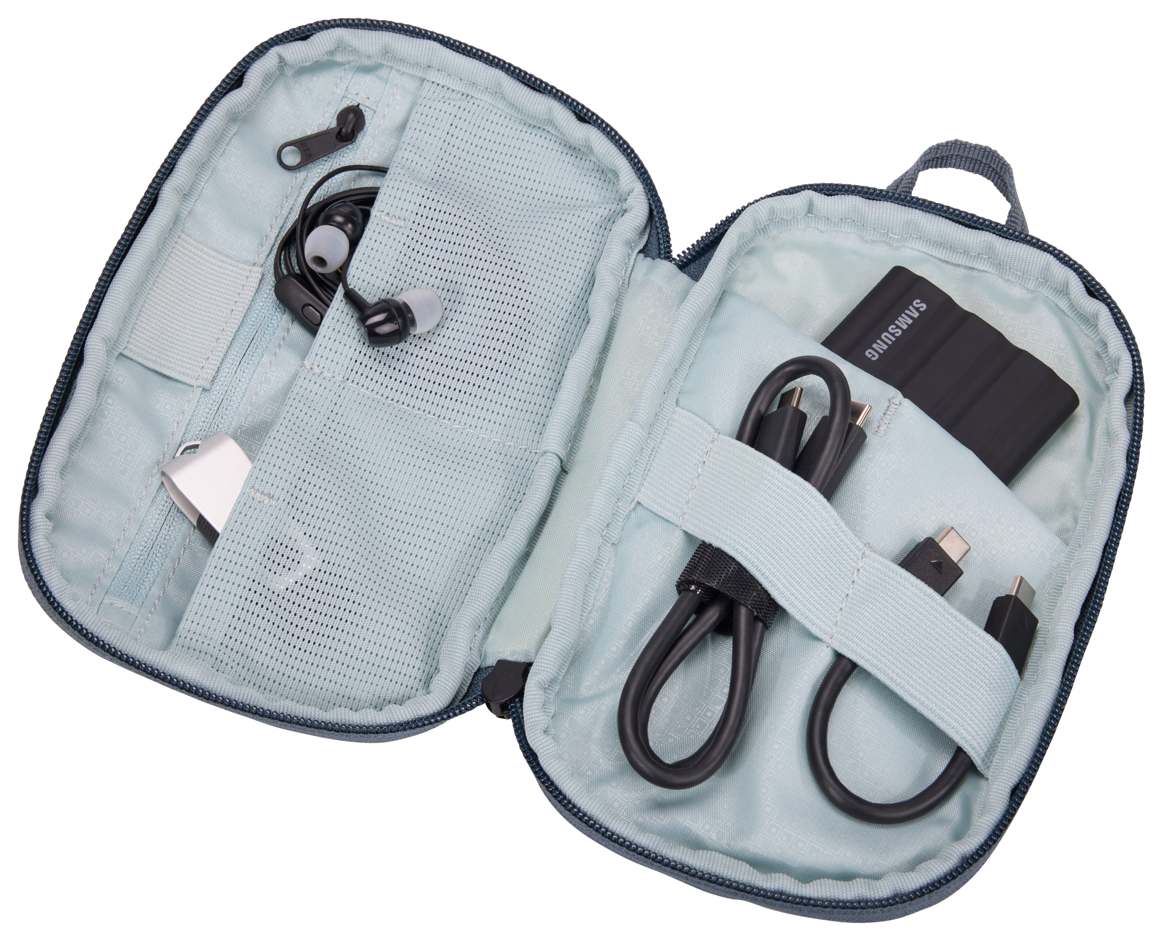 Versatile Thule PowerShuttle case, provides storage for chargers, cords, small electronics and other items, quick access to gear and a comfortable carry in any environment.