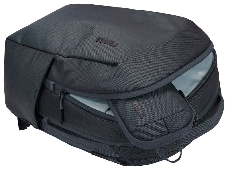 Versatile Thule PowerShuttle case, provides storage for chargers, cords, small electronics and other items, quick access to gear and a comfortable carry in any environment.
