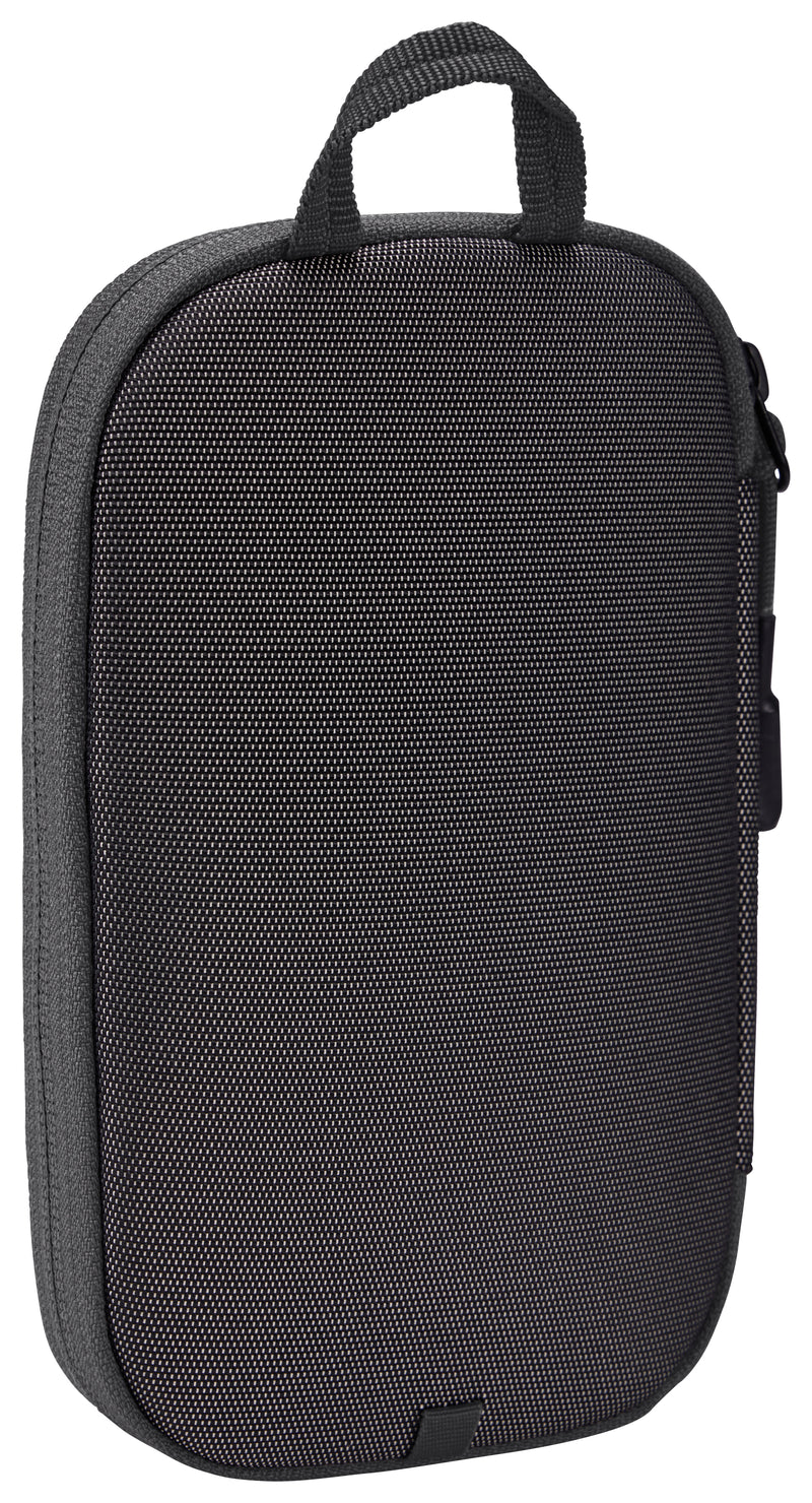 Versatile Thule PowerShuttle case, provides storage for chargers, cords, small electronics and other items, quick access to gear and a comfortable carry in any environment.