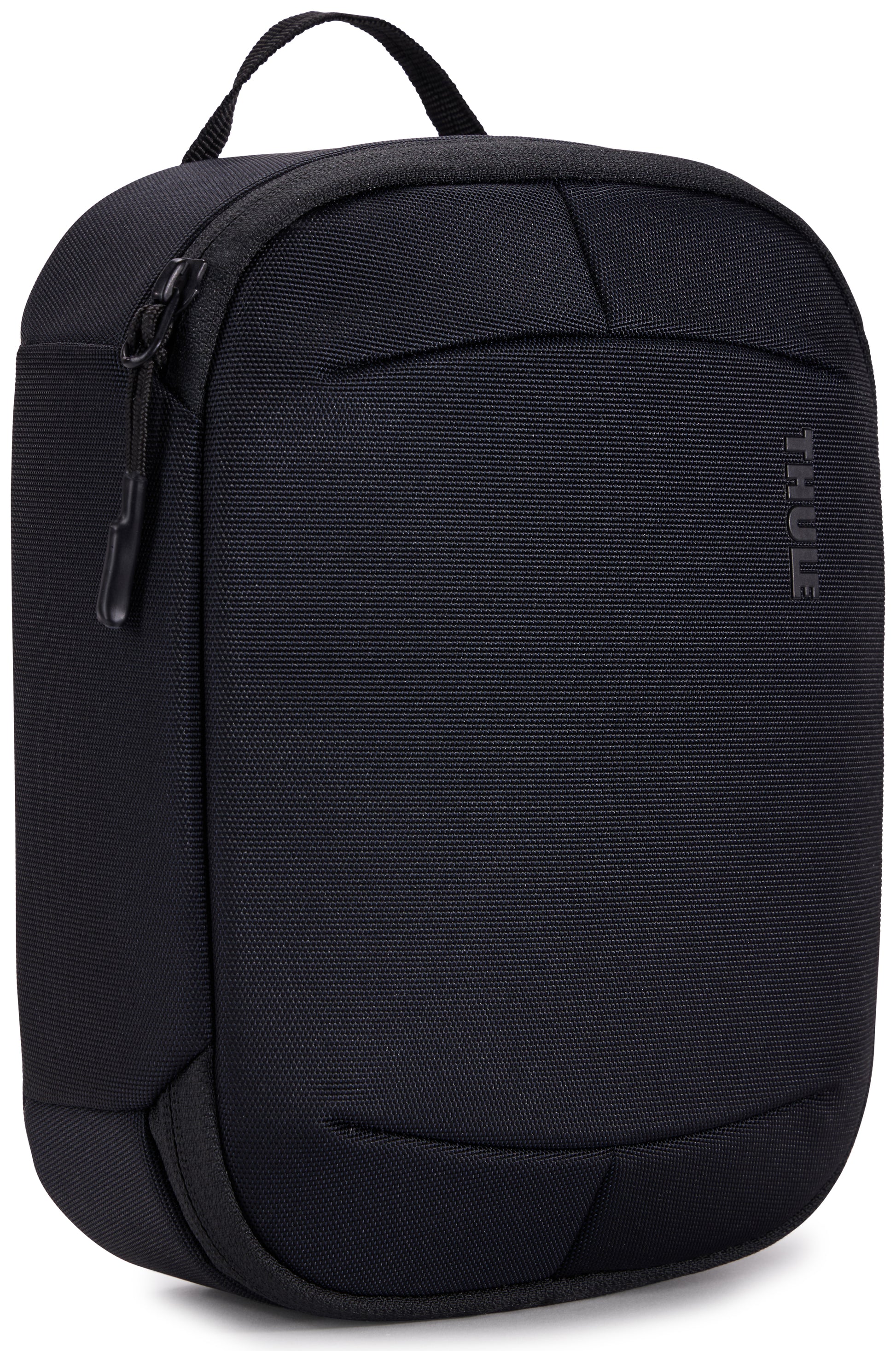 Versatile Thule PowerShuttle case, provides storage for chargers, cords, small electronics and other items, quick access to gear and a comfortable carry in any environment.