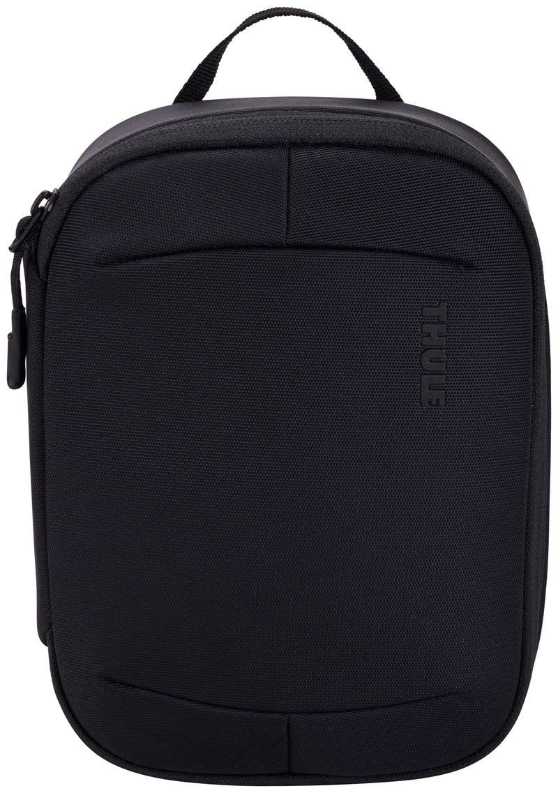 Versatile Thule PowerShuttle case, provides storage for chargers, cords, small electronics and other items, quick access to gear and a comfortable carry in any environment.