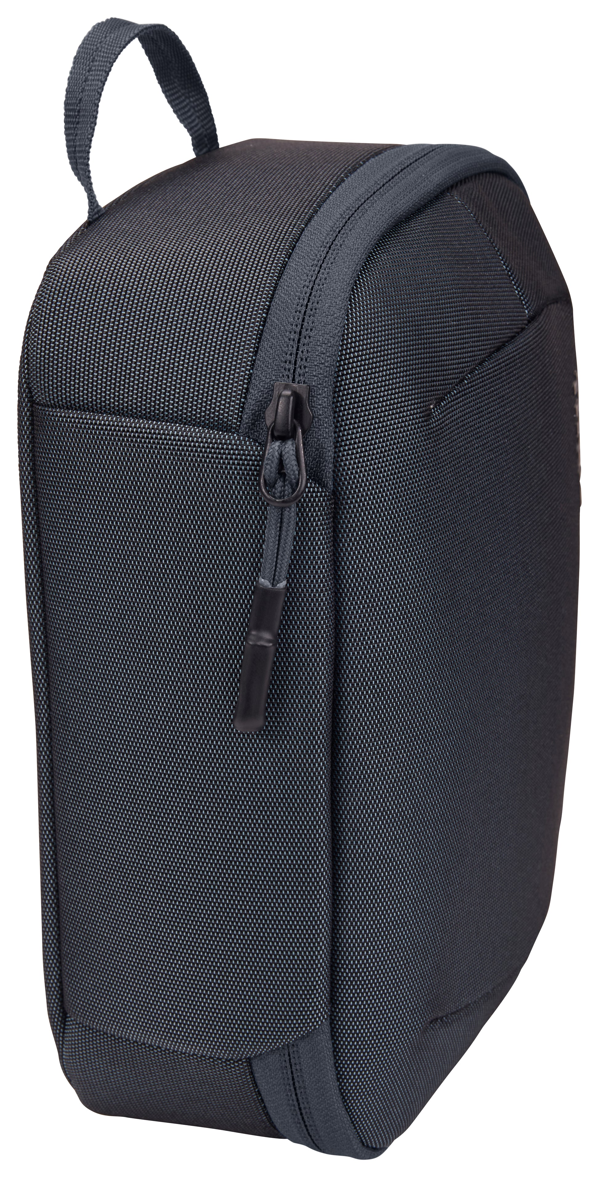 Versatile Thule PowerShuttle case, provides storage for chargers, cords, small electronics and other items, quick access to gear and a comfortable carry in any environment.