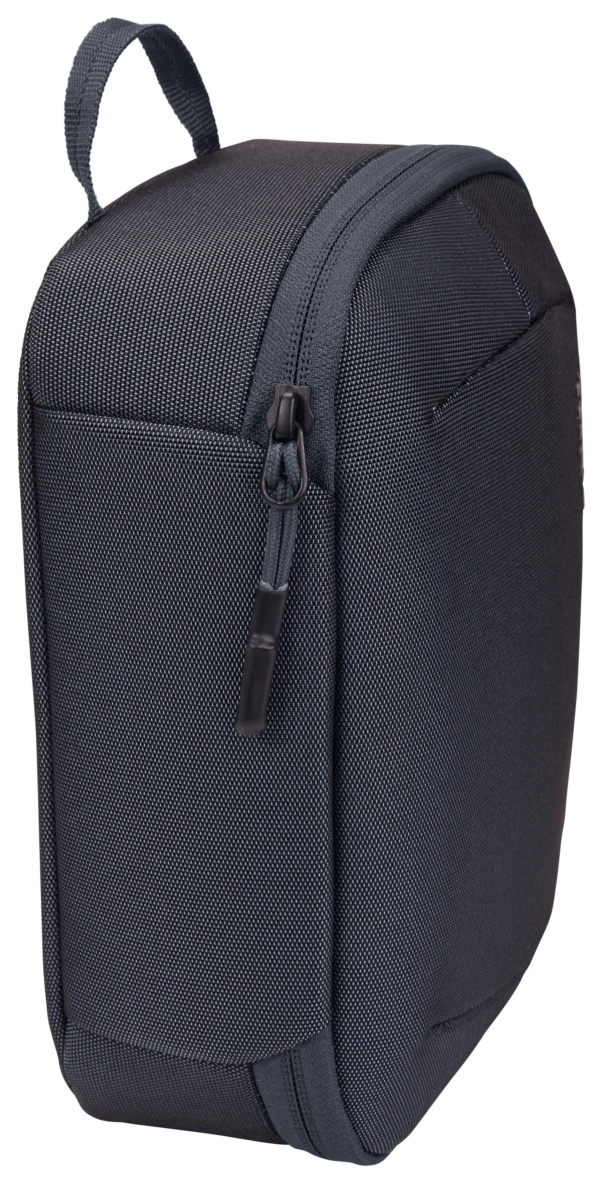 Versatile Thule PowerShuttle case, provides storage for chargers, cords, small electronics and other items, quick access to gear and a comfortable carry in any environment.