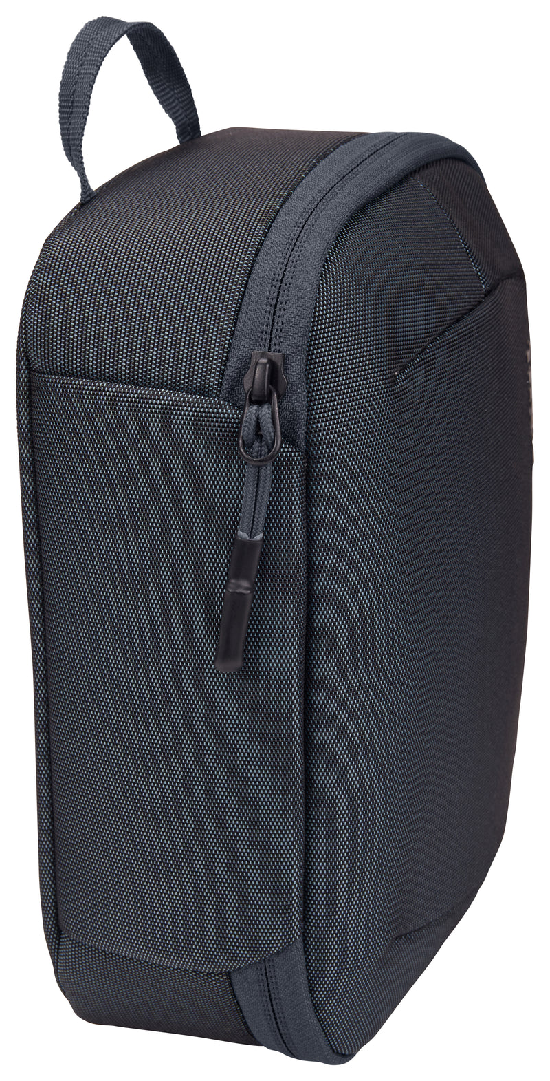 Versatile Thule PowerShuttle case, provides storage for chargers, cords, small electronics and other items, quick access to gear and a comfortable carry in any environment.