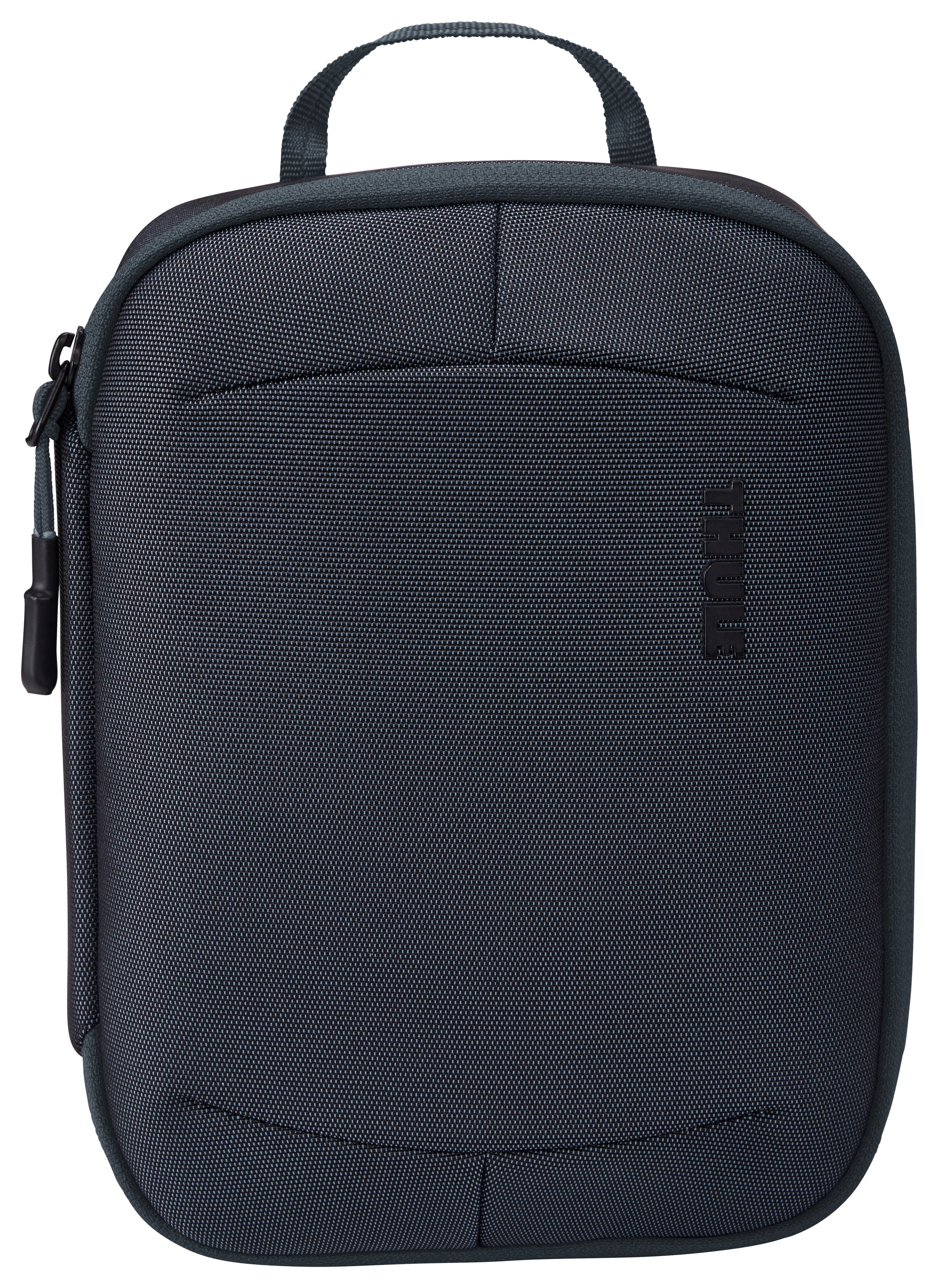Versatile Thule PowerShuttle case, provides storage for chargers, cords, small electronics and other items, quick access to gear and a comfortable carry in any environment.