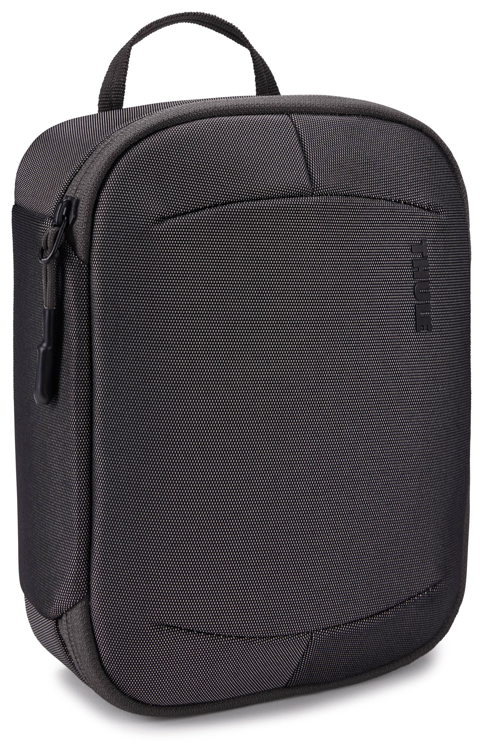 Versatile Thule PowerShuttle case, provides storage for chargers, cords, small electronics and other items, quick access to gear and a comfortable carry in any environment.