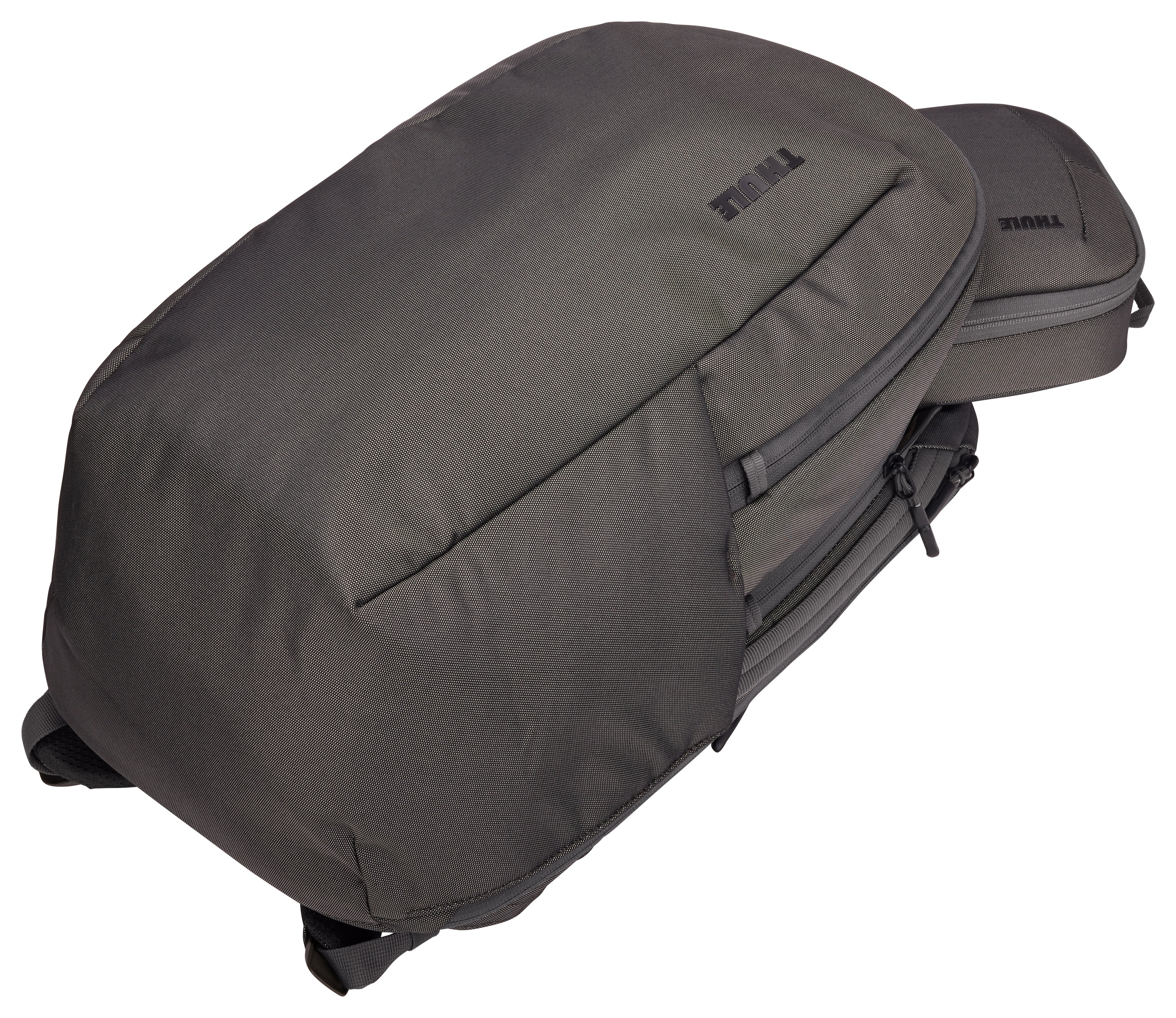 Versatile Thule PowerShuttle case, provides storage for chargers, cords, small electronics and other items, quick access to gear and a comfortable carry in any environment.