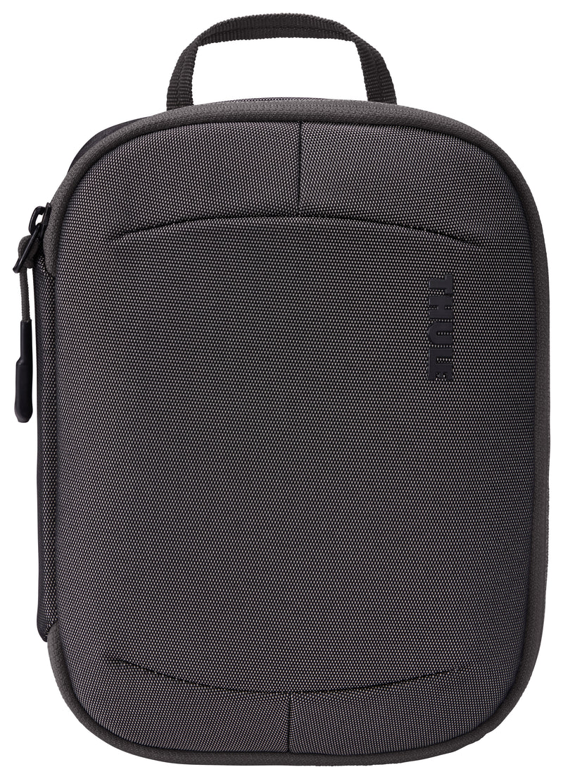 Versatile Thule PowerShuttle case, provides storage for chargers, cords, small electronics and other items, quick access to gear and a comfortable carry in any environment.