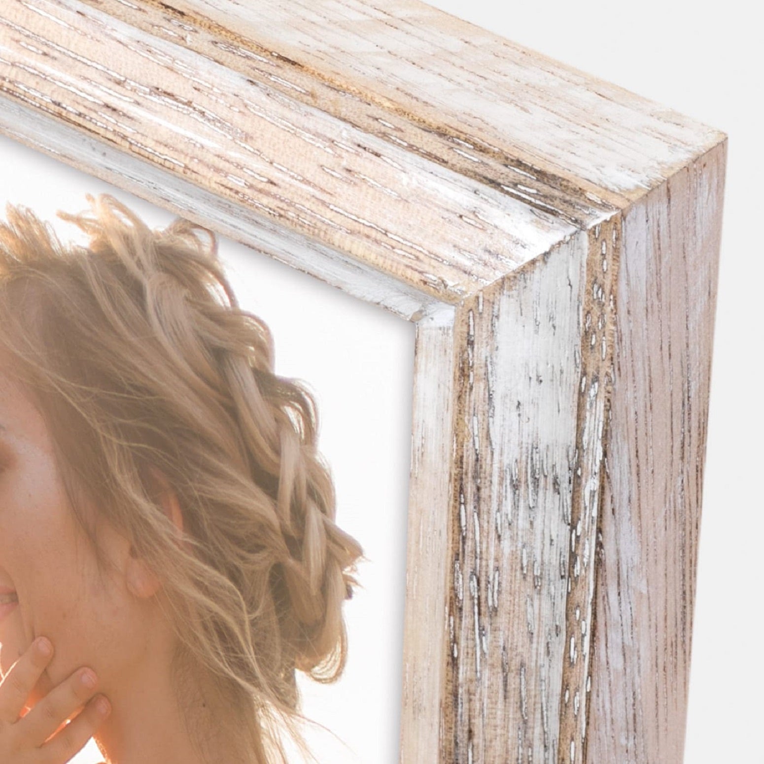 A ZEP natural color frame featuring a touching photograph of a mother and her daughter, capturing a special moment.