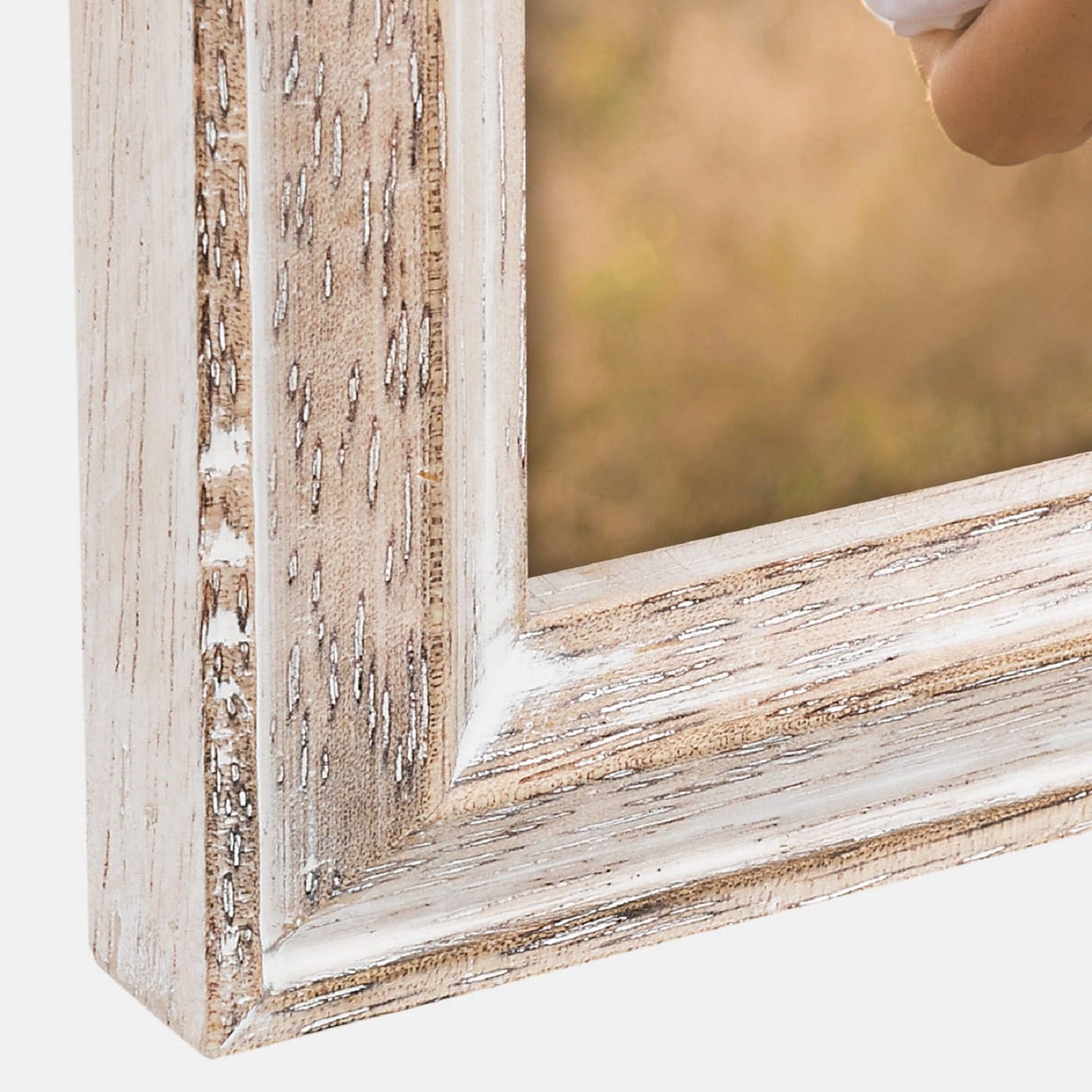 A ZEP natural color frame featuring a touching photograph of a mother and her daughter, capturing a special moment.