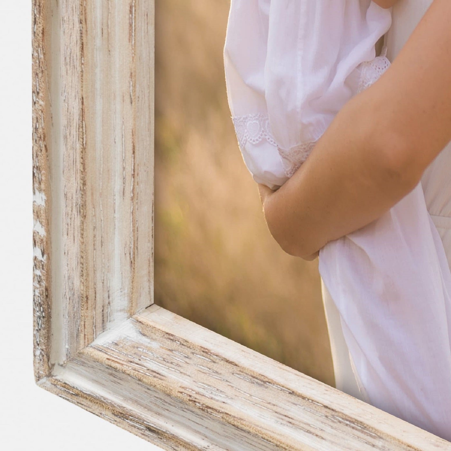 A ZEP natural color frame featuring a touching photograph of a mother and her daughter, capturing a special moment.
